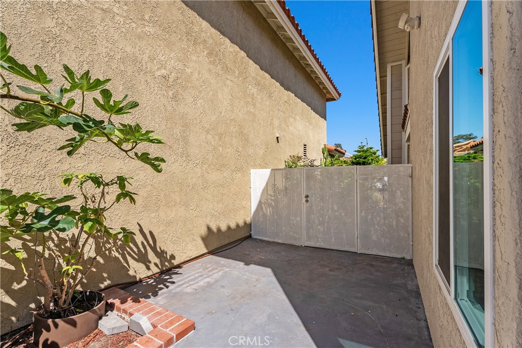 30 Entrada West Irvine, CA 92620 - Photo 37 of 41 a view of a house with a plant