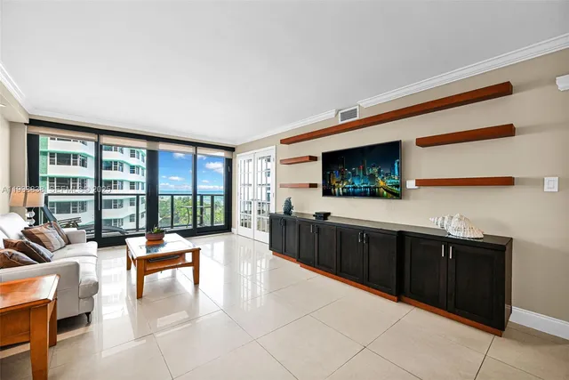 $499,000 | 5225 Collins Avenue, Unit 706, Miami Beach, FL 33140