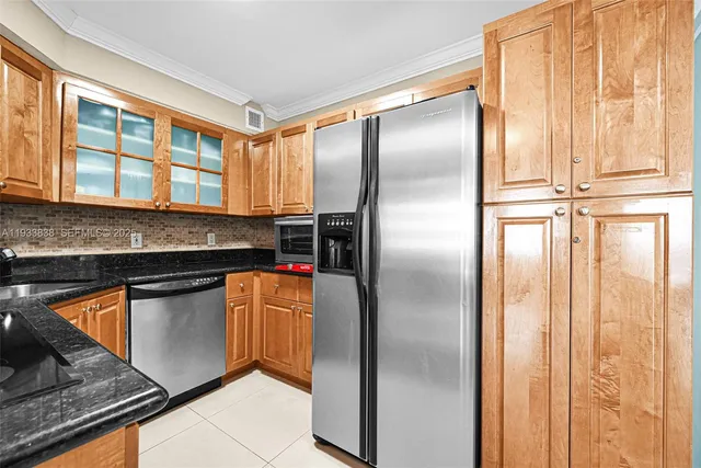 $499,000 | 5225 Collins Avenue, Unit 706, Miami Beach, FL 33140