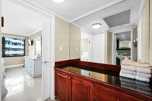 $499,000 | 5225 Collins Avenue, Unit 706, Miami Beach, FL 33140