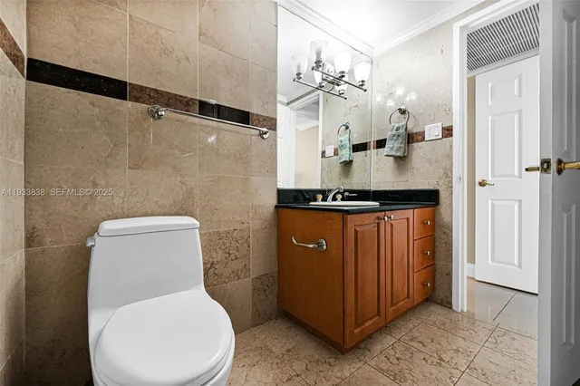 $499,000 | 5225 Collins Avenue, Unit 706, Miami Beach, FL 33140