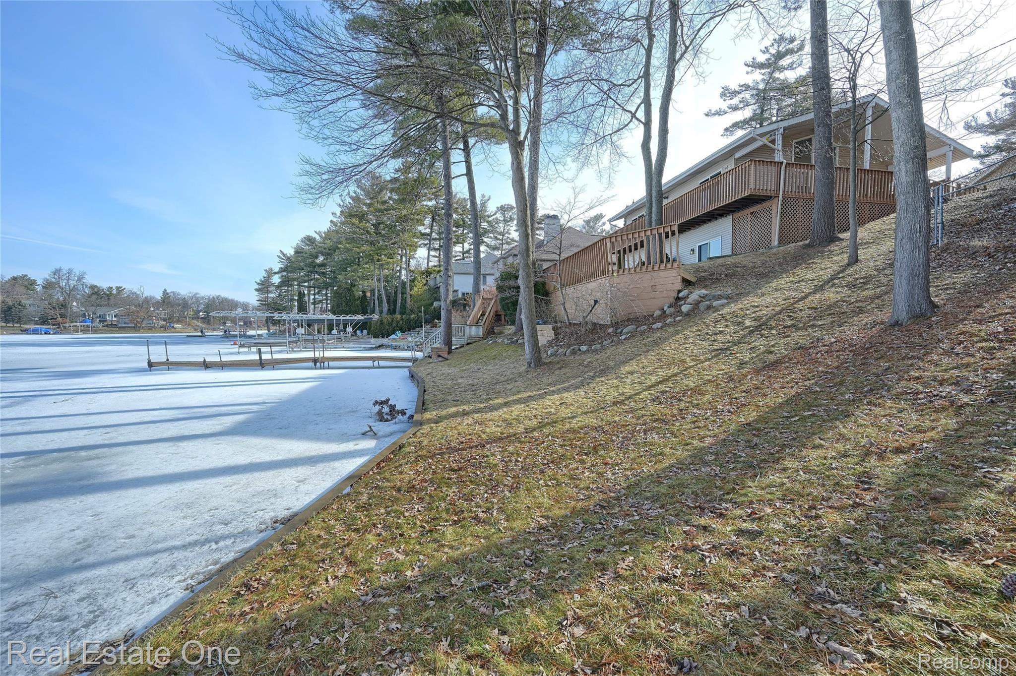 944 Pine Tree Road West Lake Orion, MI 48362 - Photo 61 of 81 Lakefront