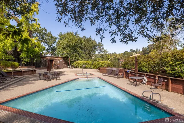 $1,549,000 | 214 The Knoll, Orinda, CA 94563