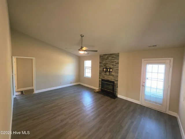 $1,550 | 304 Paddock Place, Jacksonville, NC 28546