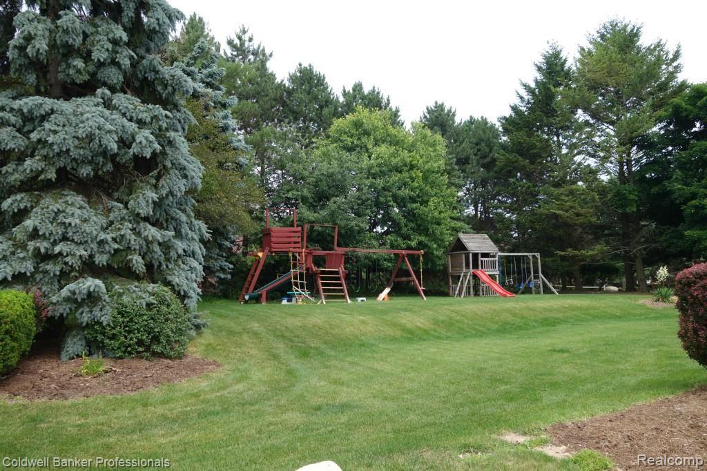 1748 North Kilburn Road Rochester, MI 48306 - Photo 3 of 25 PRIVATE BACKYARD.jpg