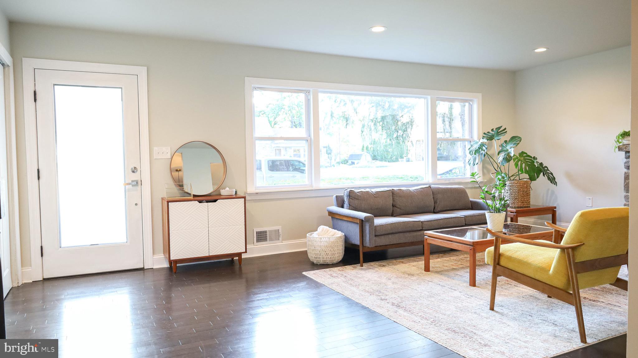 8902 Flagstone Circle Randallstown, MD 21133 - Photo 5 of 46 Front Entry to Spacious Living Room on Main Level