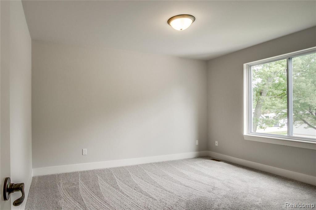 2914 Walsh Drive Rochester Hills, MI 48309 - Photo 19 of 36