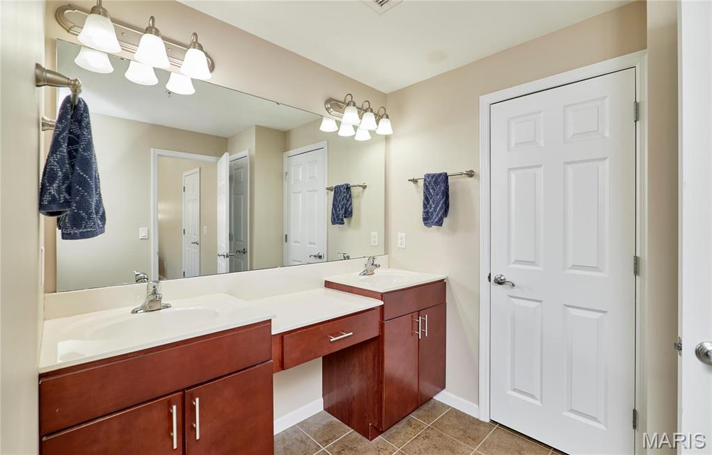 16329 Justus Post Road Chesterfield, MO 63017 - Photo 14 of 36 Gallery Image 14