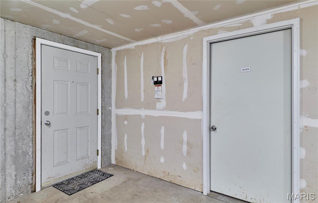 16329 Justus Post Road Chesterfield, MO 63017 - Photo 21 of 36 Gallery Image 21