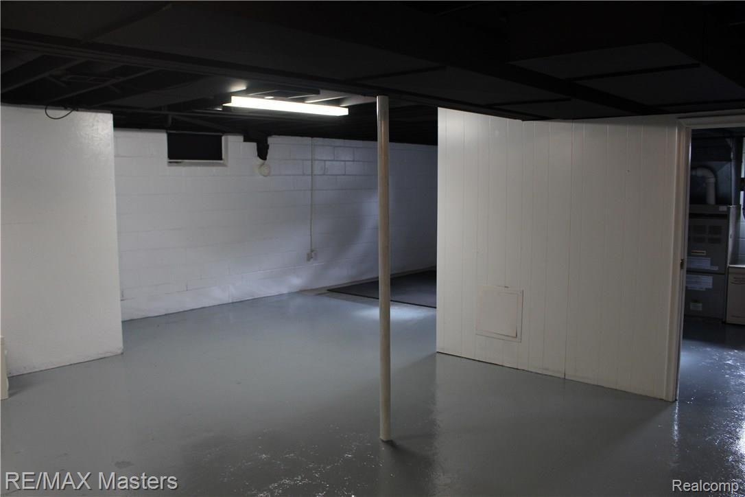 28720 Waltz Road New Boston, MI 48164 - Photo 15 of 18 05-Basement2.JPG