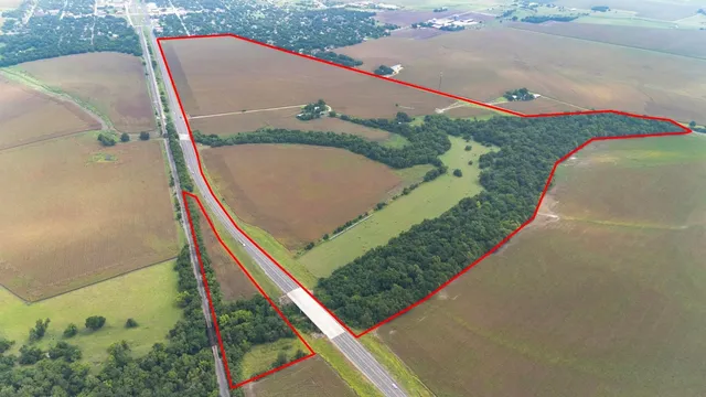 a view of a tennis court