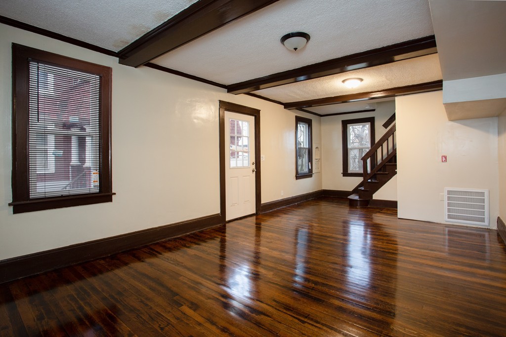 39-41 Terrence Street Springfield, MA 01109 - Photo 3 of 30 Gallery Image 3