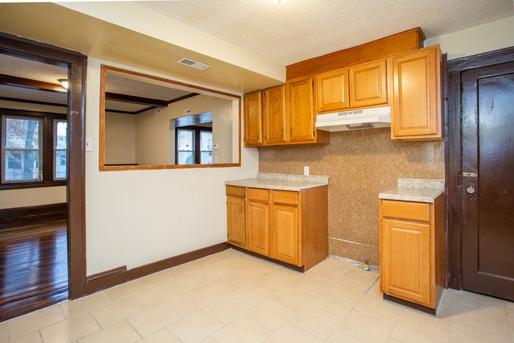39-41 Terrence Street Springfield, MA 01109 - Photo 8 of 30 Gallery Image 8