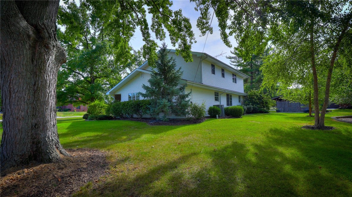 1712 Burning Tree Drive Decatur, IL 62521 - Photo 5 of 51 Gallery Image 5