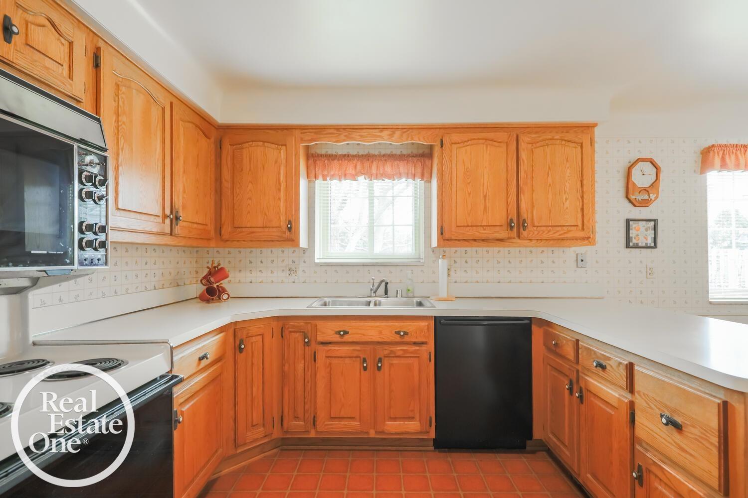 784 Canterbury Road Grosse Pointe, MI 48236 - Photo 10 of 40 50136744-7dbcc6ac-cdd6-4398-971c-d9f19589da7e.JPG