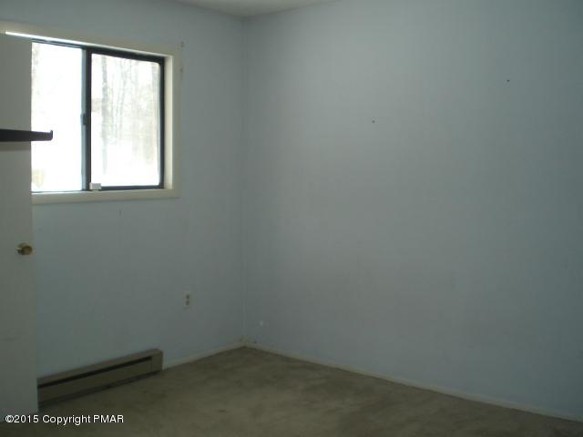 406 Northampton Road Tobyhanna, PA 18466 - Photo 2 of 12 CIMG6837.JPG