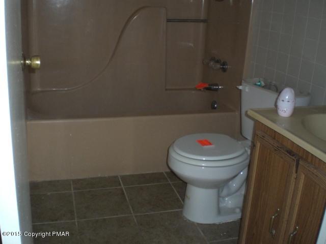 406 Northampton Road Tobyhanna, PA 18466 - Photo 3 of 12 CIMG6838.JPG