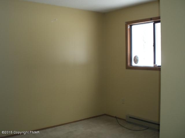 406 Northampton Road Tobyhanna, PA 18466 - Photo 4 of 12 CIMG6839.JPG