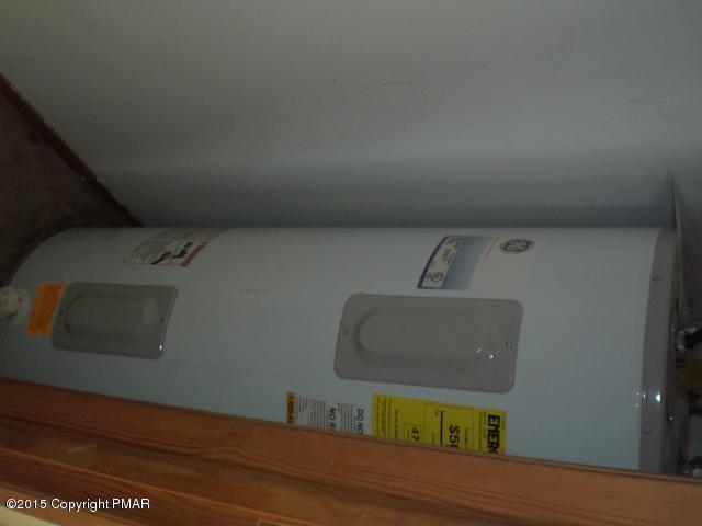 406 Northampton Road Tobyhanna, PA 18466 - Photo 5 of 12 CIMG6840.JPG