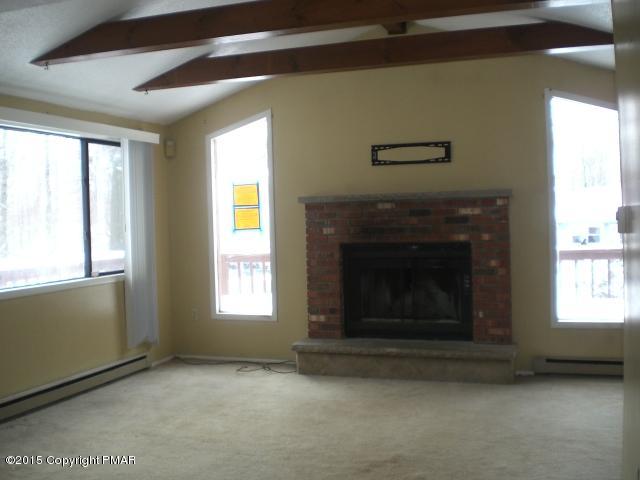 406 Northampton Road Tobyhanna, PA 18466 - Photo 6 of 12 CIMG6842.JPG