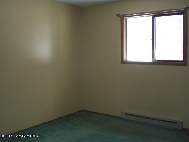 406 Northampton Road Tobyhanna, PA 18466 - Photo 7 of 12 CIMG6843.JPG