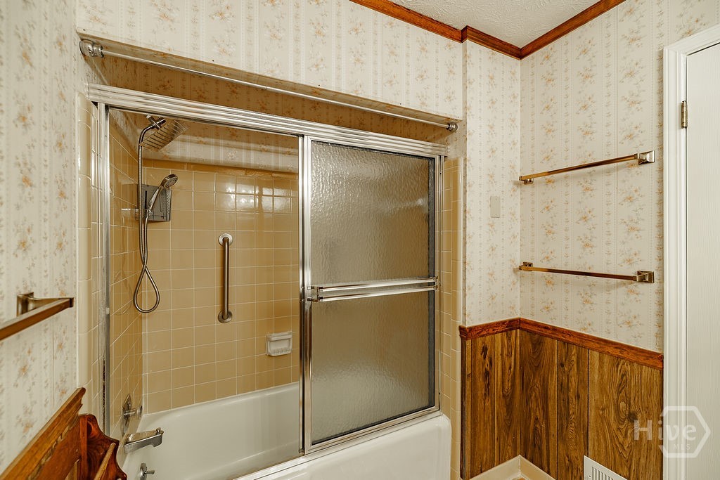 1296 Lake Lucerne Road Southwest Lilburn, GA 30047 - Photo 23 of 57 Hall Full Bath View 2