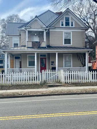 $1,200 | 518 Elm Avenue, Unit B, Roanoke, VA 24016
