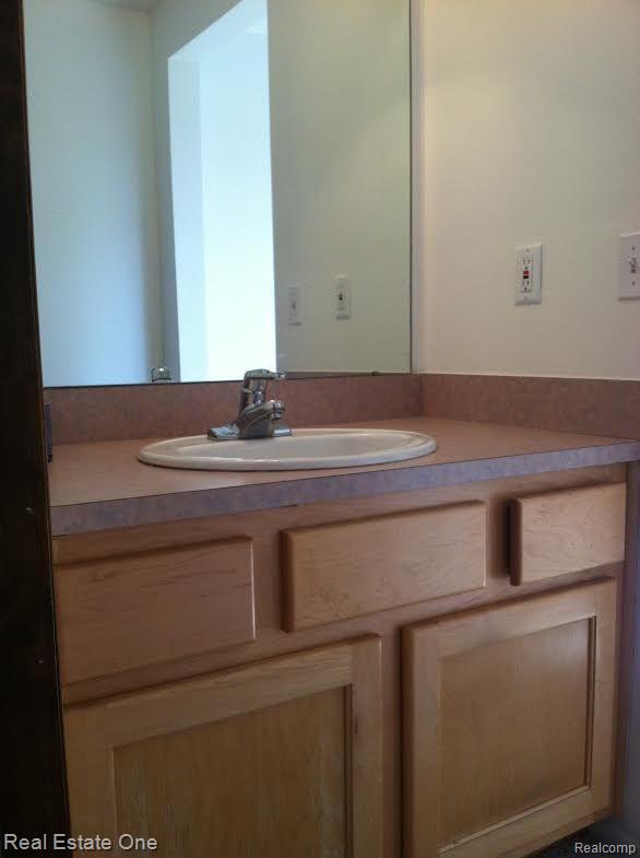 2261 Flanders Drive Rochester, MI 48307 - Photo 26 of 49 Vanity in Master