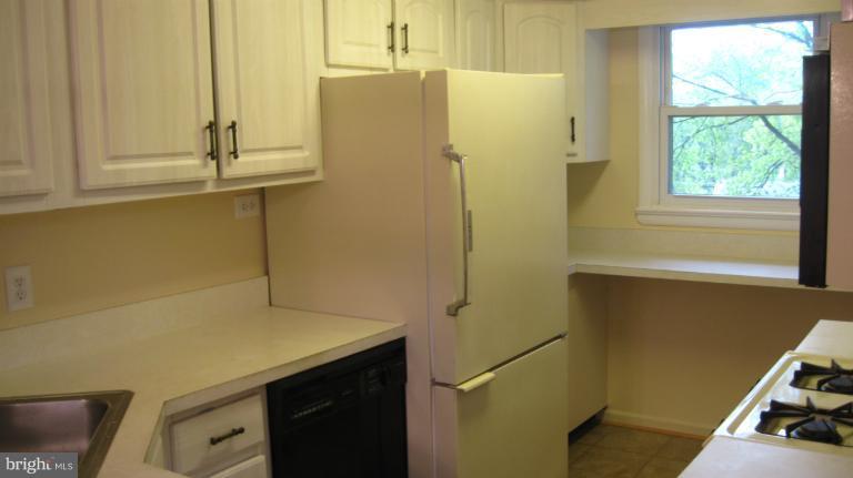 3715 Kayson Street Silver Spring, MD 20906 - Photo 3 of 26 Kitchen