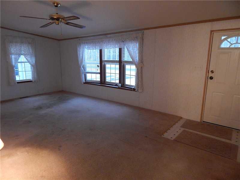 380 Chippewa Road Somerset, PA 15501 - Photo 5 of 19 Living Room.