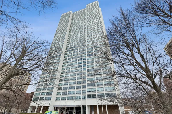 $239,900 | 1700 East 56th Street, Unit 1505, Chicago, IL 60637
