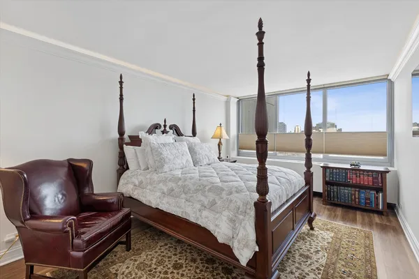 $239,900 | 1700 East 56th Street, Unit 1505, Chicago, IL 60637
