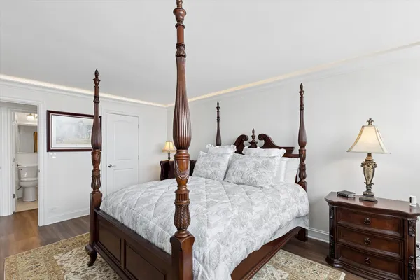 $239,900 | 1700 East 56th Street, Unit 1505, Chicago, IL 60637