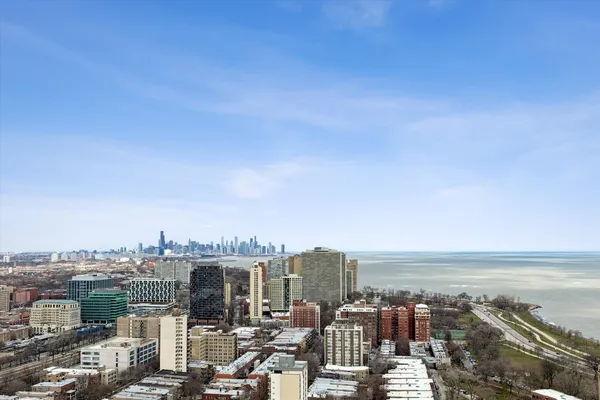 $239,900 | 1700 East 56th Street, Unit 1505, Chicago, IL 60637