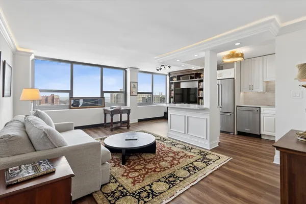 $239,900 | 1700 East 56th Street, Unit 1505, Chicago, IL 60637
