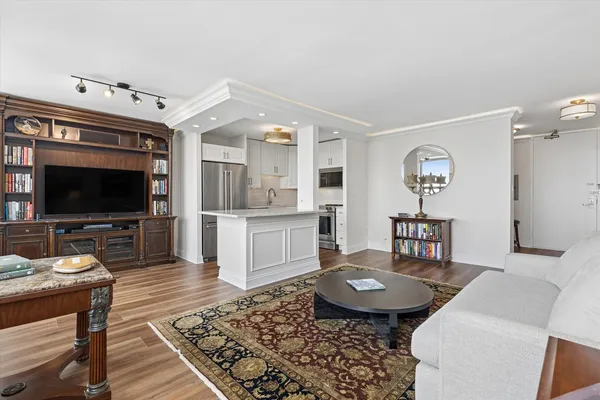 $239,900 | 1700 East 56th Street, Unit 1505, Chicago, IL 60637