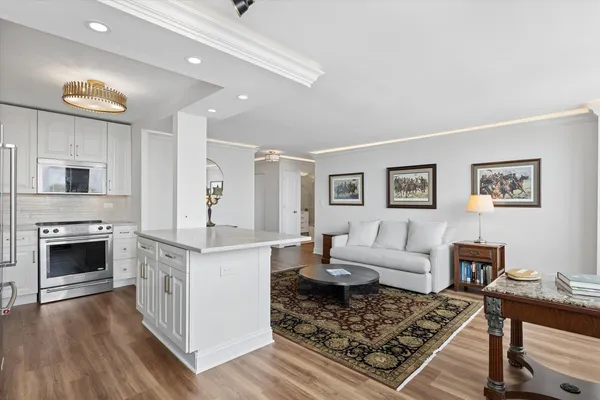 $239,900 | 1700 East 56th Street, Unit 1505, Chicago, IL 60637