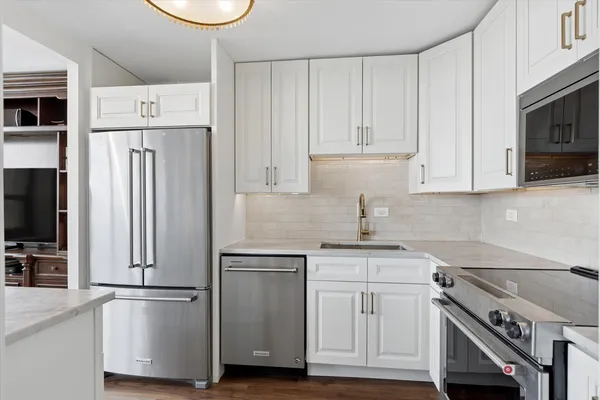 $239,900 | 1700 East 56th Street, Unit 1505, Chicago, IL 60637