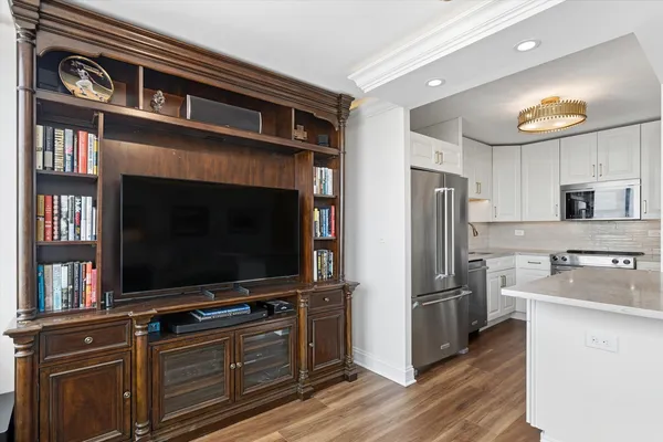 $239,900 | 1700 East 56th Street, Unit 1505, Chicago, IL 60637