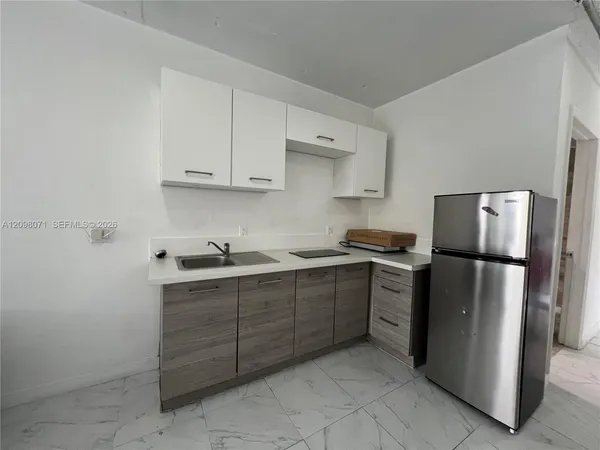 $1,350 | 542 Southwest 3rd Street, Unit F1, Miami, FL 33130