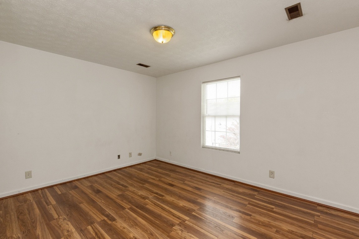 323 Bandera Lane Springfield, TN 37172 - Photo 23 of 33 an empty room with a window