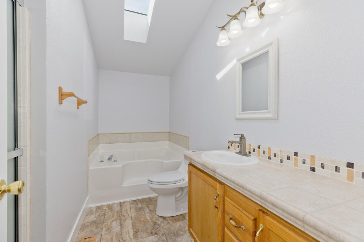 2356 Southwest Mariposa Loop Redmond, OR 97756 - Photo 18 of 33 Primary Bathroom with Soaking Tub and Separate Standing Shower