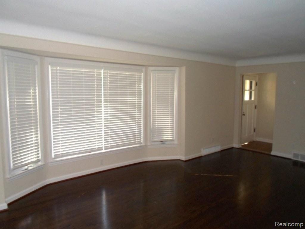 2095 Yorkshire Road Birmingham, MI 48009 - Photo 2 of 10 Living Room.JPG