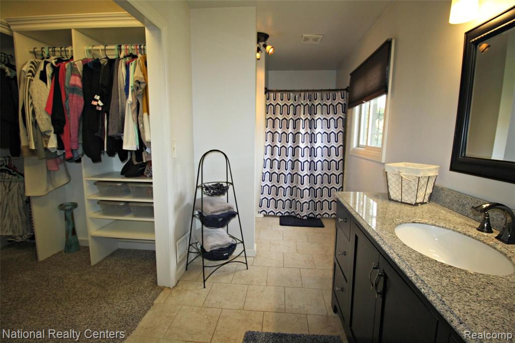 2180 Rochelle Park Drive Rochester Hills, MI 48309 - Photo 15 of 35