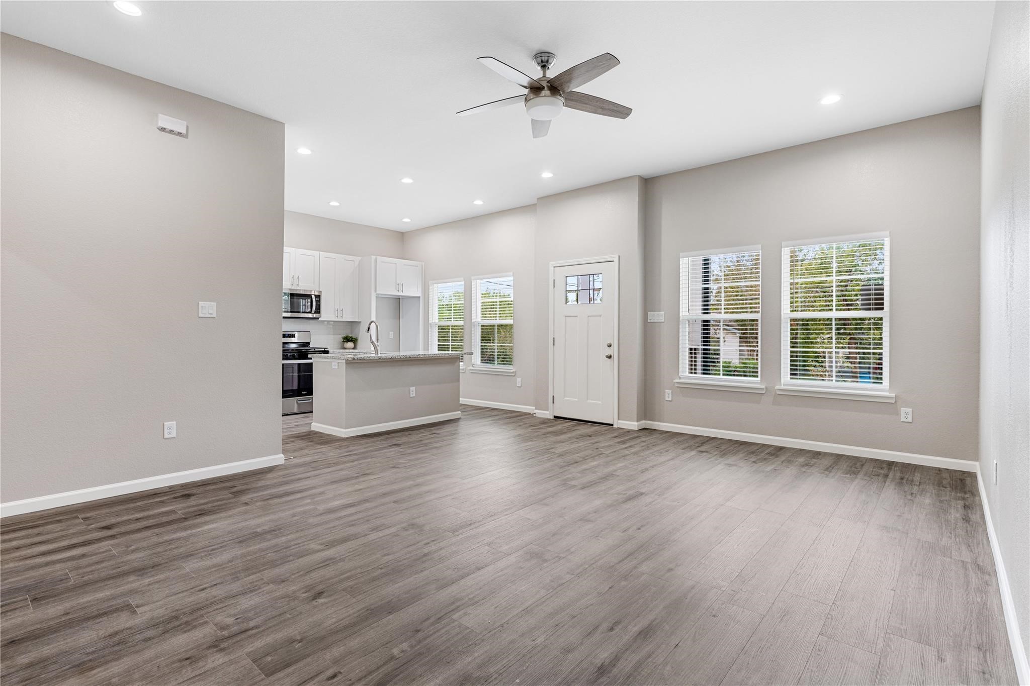 1321 East 35th Street, Unit B Houston, TX 77022 - Photo 9 of 24