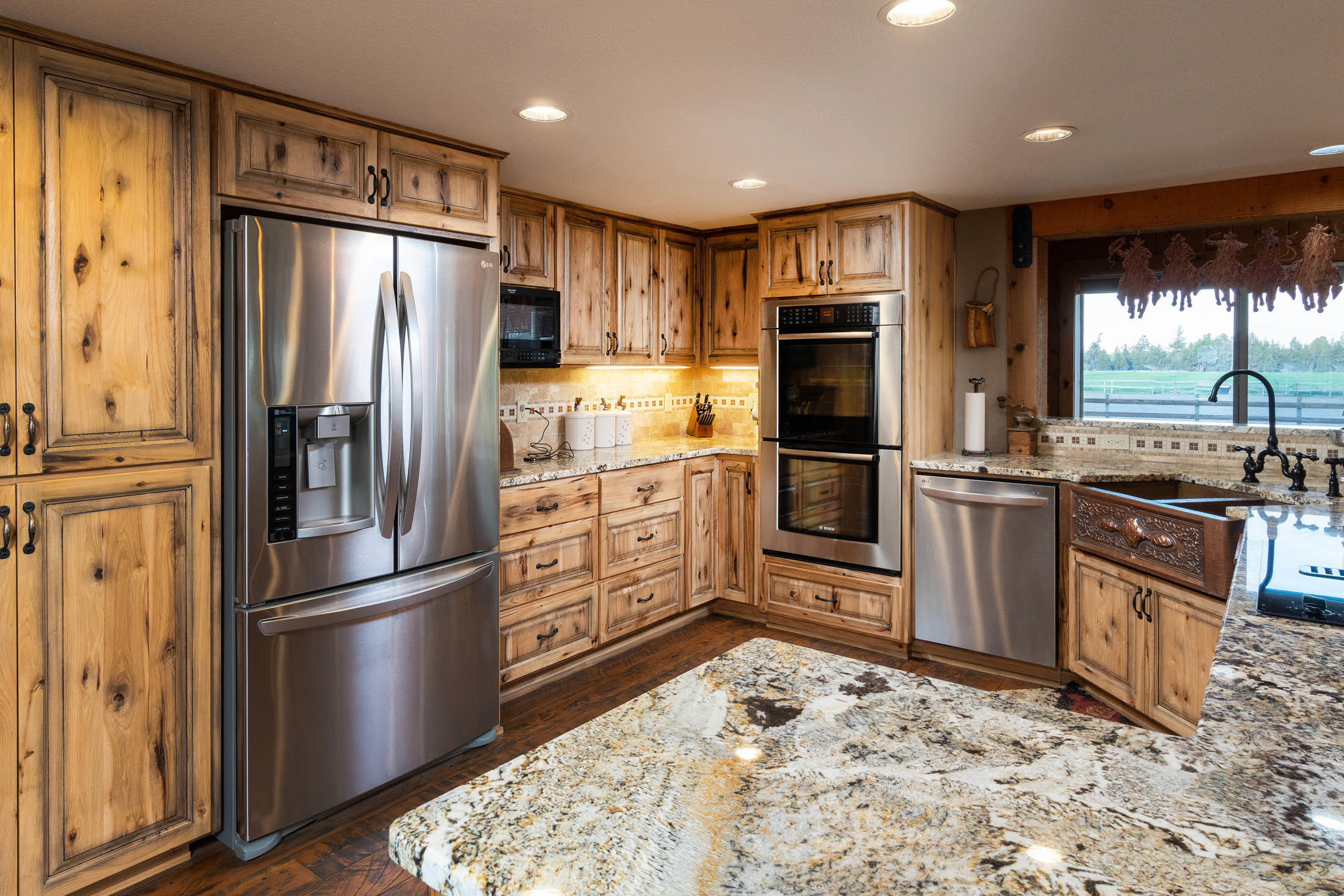 62600 Dodds Road Bend, OR 97701 - Photo 28 of 43 Residence-Kitchen-2-Oregon-Dodds-Road