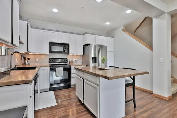 $285,000 | 2423 121st Circle Northeast, Unit C, Blaine, MN 55449