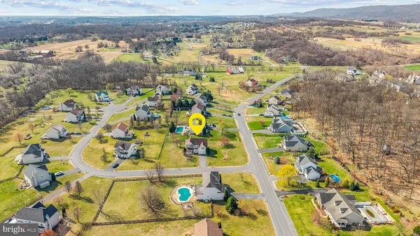 a black and white photo of a picture