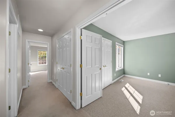 a view of entryway with bathroom