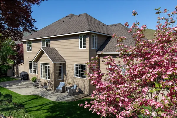 a view of a house with backyard sitting area and garden
